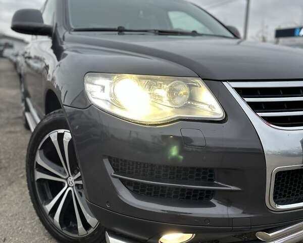 Сірий Фольксваген Туарег, об'ємом двигуна 2.97 л та пробігом 285 тис. км за 13400 $, фото 1 на Automoto.ua