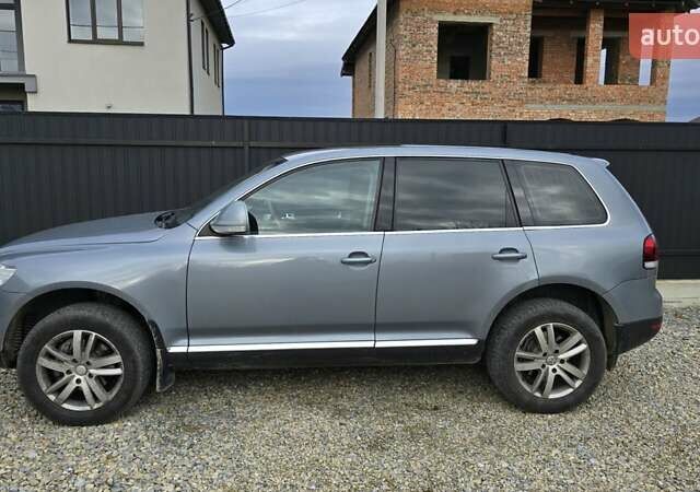 Серый Фольксваген Туарег, объемом двигателя 3 л и пробегом 322 тыс. км за 14500 $, фото 5 на Automoto.ua