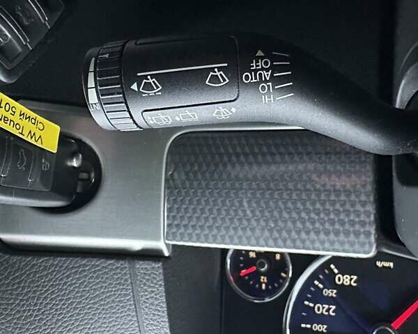 Сірий Фольксваген Туарег, об'ємом двигуна 2.97 л та пробігом 285 тис. км за 13400 $, фото 36 на Automoto.ua