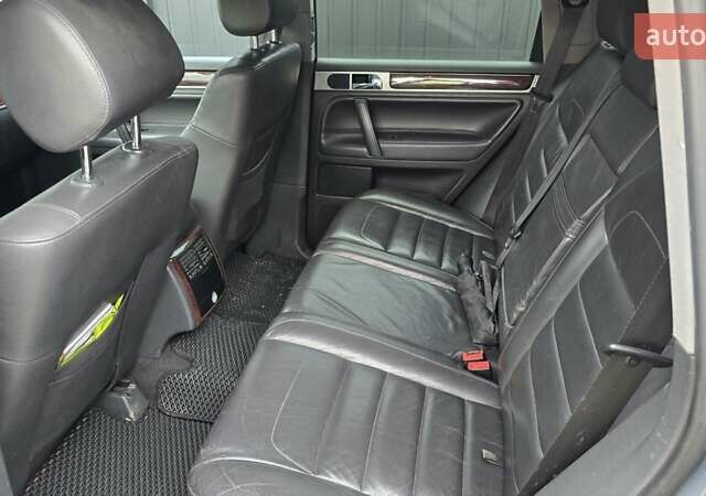 Серый Фольксваген Туарег, объемом двигателя 3 л и пробегом 322 тыс. км за 14500 $, фото 10 на Automoto.ua