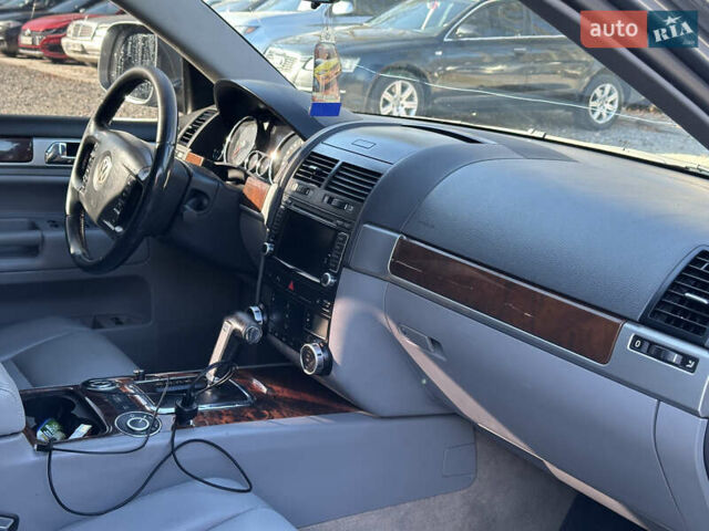 Серый Фольксваген Туарег, объемом двигателя 3 л и пробегом 223 тыс. км за 11400 $, фото 16 на Automoto.ua