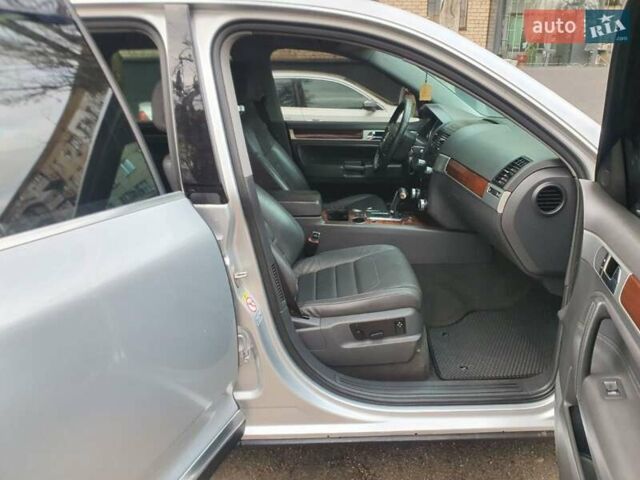 Серый Фольксваген Туарег, объемом двигателя 0 л и пробегом 250 тыс. км за 10199 $, фото 17 на Automoto.ua