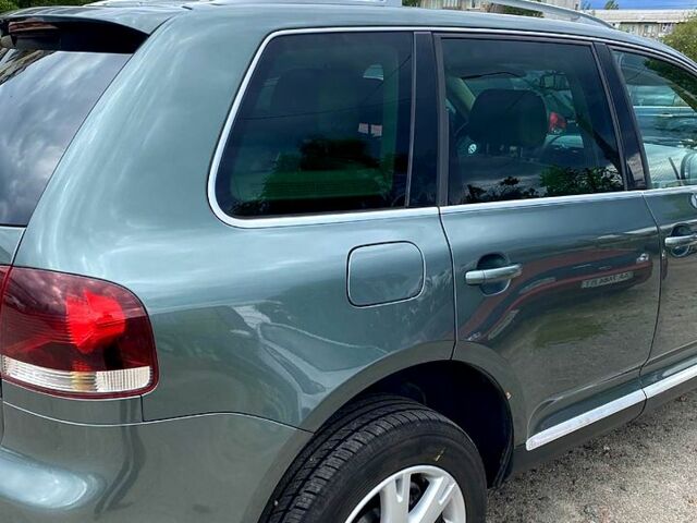 Сірий Фольксваген Туарег, об'ємом двигуна 3 л та пробігом 357 тис. км за 6800 $, фото 4 на Automoto.ua