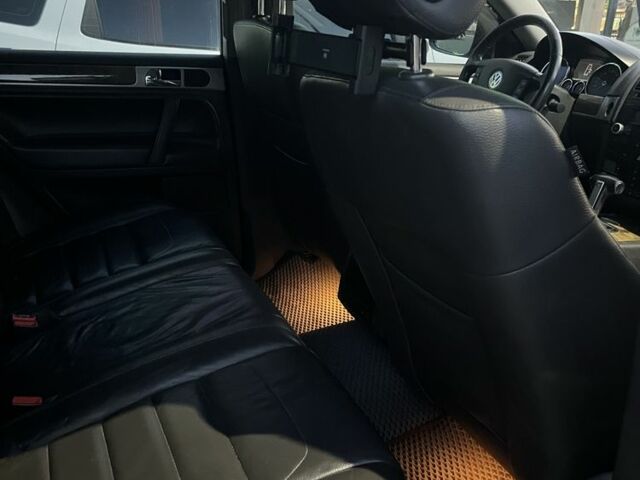 Сірий Фольксваген Туарег, об'ємом двигуна 3 л та пробігом 305 тис. км за 12500 $, фото 19 на Automoto.ua