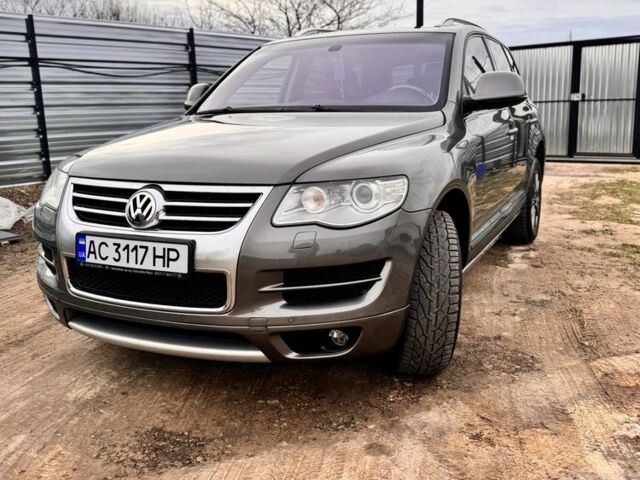 Сірий Фольксваген Туарег, об'ємом двигуна 3 л та пробігом 260 тис. км за 10500 $, фото 2 на Automoto.ua