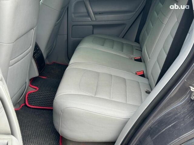 Серый Фольксваген Туарег, объемом двигателя 3 л и пробегом 400 тыс. км за 11890 $, фото 18 на Automoto.ua