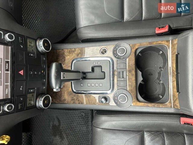 Сірий Фольксваген Туарег, об'ємом двигуна 2.97 л та пробігом 317 тис. км за 14000 $, фото 10 на Automoto.ua