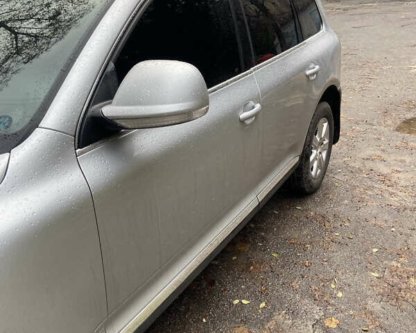 Серый Фольксваген Туарег, объемом двигателя 3 л и пробегом 236 тыс. км за 10500 $, фото 8 на Automoto.ua