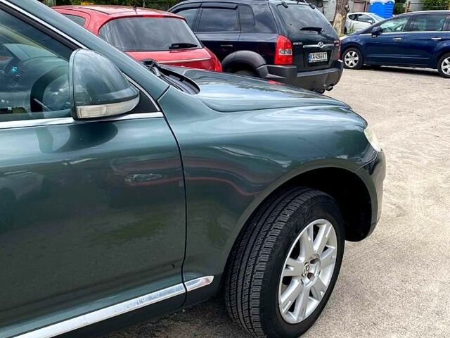 Сірий Фольксваген Туарег, об'ємом двигуна 3 л та пробігом 357 тис. км за 6800 $, фото 2 на Automoto.ua