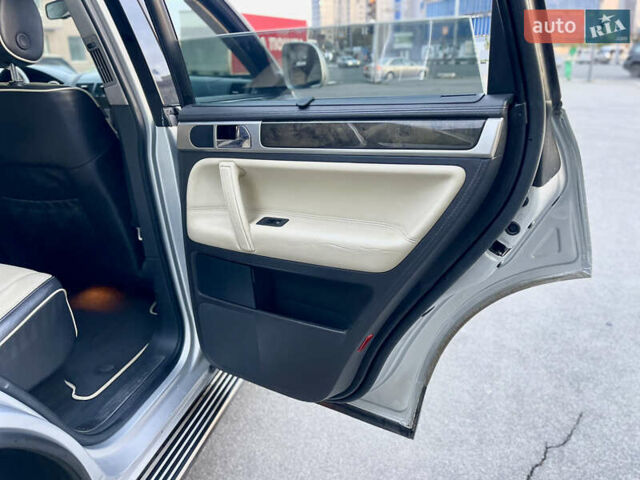 Сірий Фольксваген Туарег, об'ємом двигуна 3.6 л та пробігом 197 тис. км за 10700 $, фото 35 на Automoto.ua