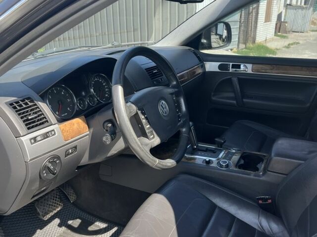 Сірий Фольксваген Туарег, об'ємом двигуна 3 л та пробігом 305 тис. км за 12500 $, фото 10 на Automoto.ua