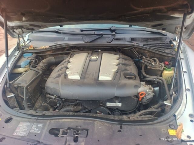 Серый Фольксваген Туарег, объемом двигателя 3 л и пробегом 360 тыс. км за 11500 $, фото 4 на Automoto.ua