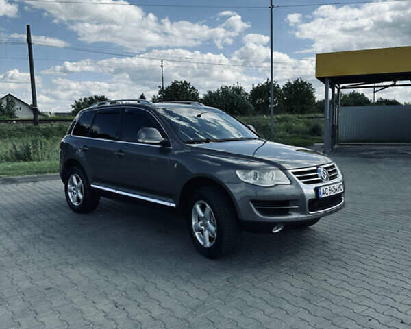 Сірий Фольксваген Туарег, об'ємом двигуна 3 л та пробігом 281 тис. км за 11999 $, фото 1 на Automoto.ua