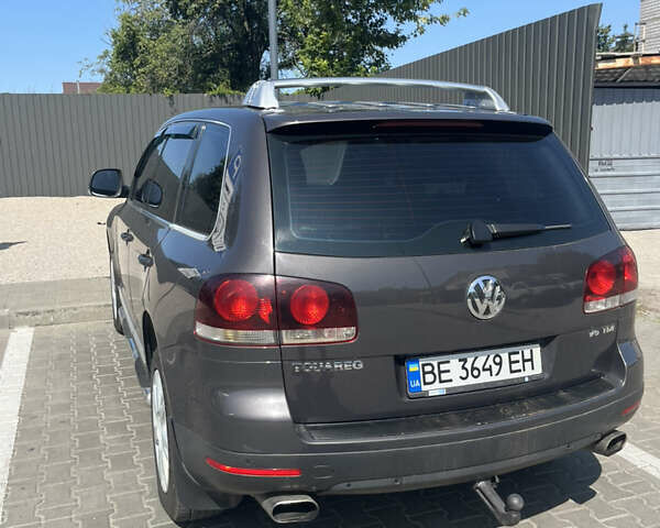 Серый Фольксваген Туарег, объемом двигателя 3 л и пробегом 305 тыс. км за 12500 $, фото 7 на Automoto.ua