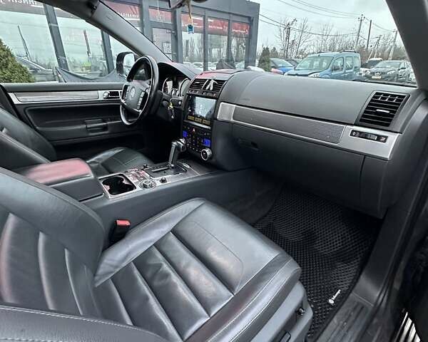 Сірий Фольксваген Туарег, об'ємом двигуна 2.97 л та пробігом 285 тис. км за 13400 $, фото 20 на Automoto.ua