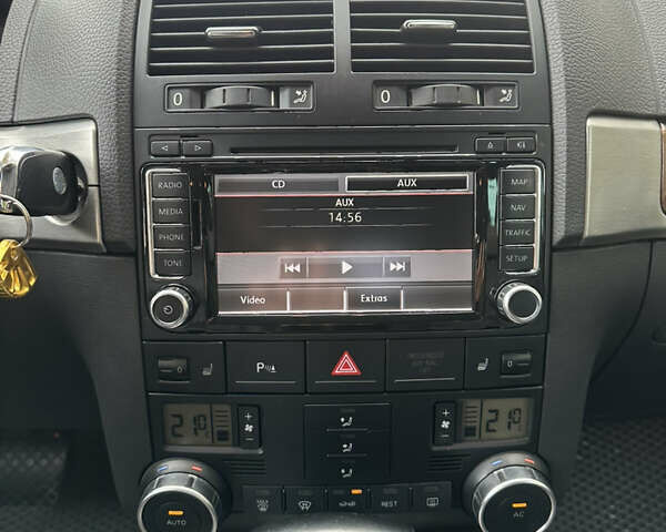 Сірий Фольксваген Туарег, об'ємом двигуна 2.97 л та пробігом 317 тис. км за 14000 $, фото 11 на Automoto.ua