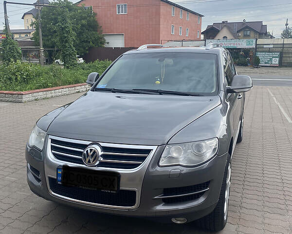 Сірий Фольксваген Туарег, об'ємом двигуна 3 л та пробігом 350 тис. км за 11999 $, фото 2 на Automoto.ua