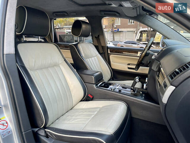 Сірий Фольксваген Туарег, об'ємом двигуна 3.6 л та пробігом 197 тис. км за 10700 $, фото 51 на Automoto.ua