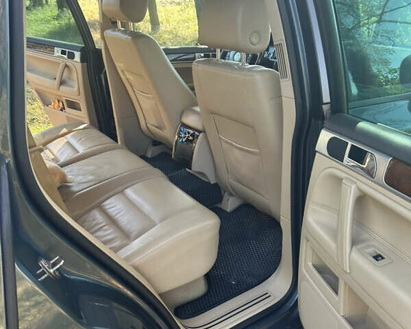 Серый Фольксваген Туарег, объемом двигателя 2.97 л и пробегом 315 тыс. км за 11700 $, фото 8 на Automoto.ua