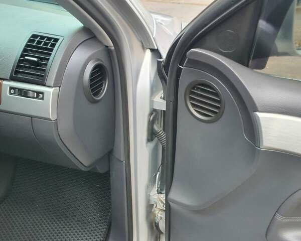 Серый Фольксваген Туарег, объемом двигателя 0 л и пробегом 250 тыс. км за 10199 $, фото 24 на Automoto.ua