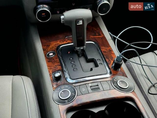 Серый Фольксваген Туарег, объемом двигателя 3 л и пробегом 400 тыс. км за 11890 $, фото 31 на Automoto.ua