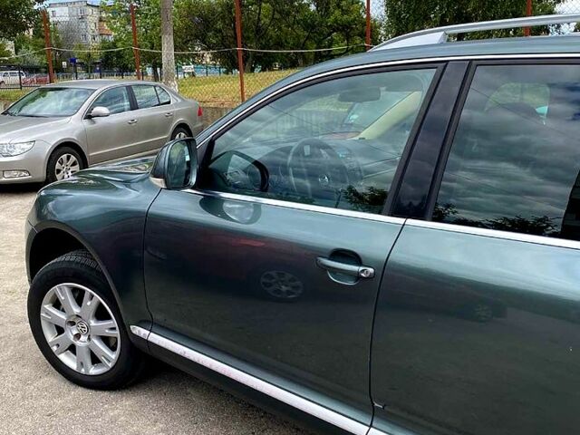 Сірий Фольксваген Туарег, об'ємом двигуна 3 л та пробігом 357 тис. км за 6800 $, фото 1 на Automoto.ua