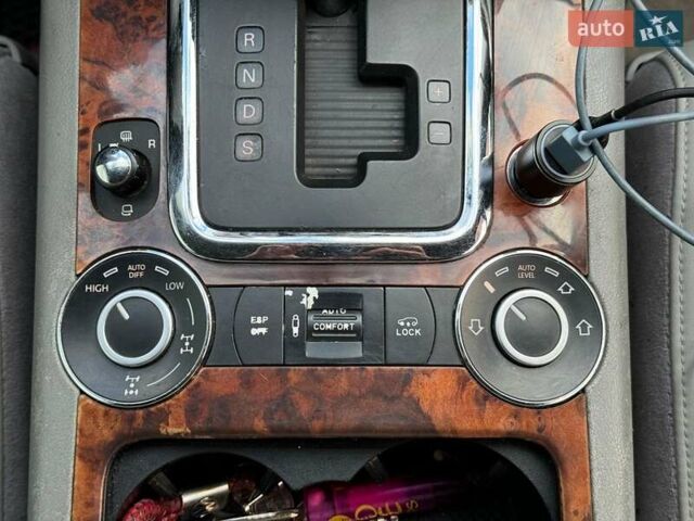 Серый Фольксваген Туарег, объемом двигателя 3 л и пробегом 400 тыс. км за 11890 $, фото 32 на Automoto.ua