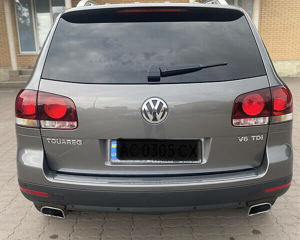 Сірий Фольксваген Туарег, об'ємом двигуна 3 л та пробігом 350 тис. км за 11999 $, фото 3 на Automoto.ua