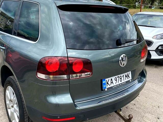 Сірий Фольксваген Туарег, об'ємом двигуна 3 л та пробігом 357 тис. км за 6800 $, фото 5 на Automoto.ua