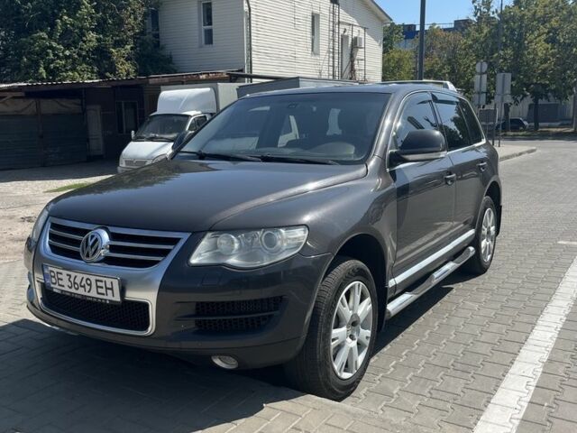 Сірий Фольксваген Туарег, об'ємом двигуна 3 л та пробігом 305 тис. км за 12500 $, фото 1 на Automoto.ua