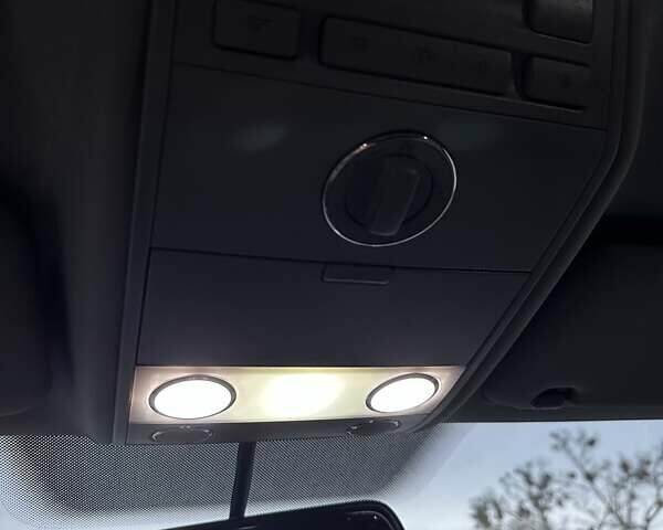 Сірий Фольксваген Туарег, об'ємом двигуна 2.97 л та пробігом 285 тис. км за 13400 $, фото 32 на Automoto.ua