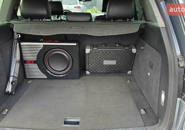 Серый Фольксваген Туарег, объемом двигателя 3 л и пробегом 322 тыс. км за 14500 $, фото 7 на Automoto.ua