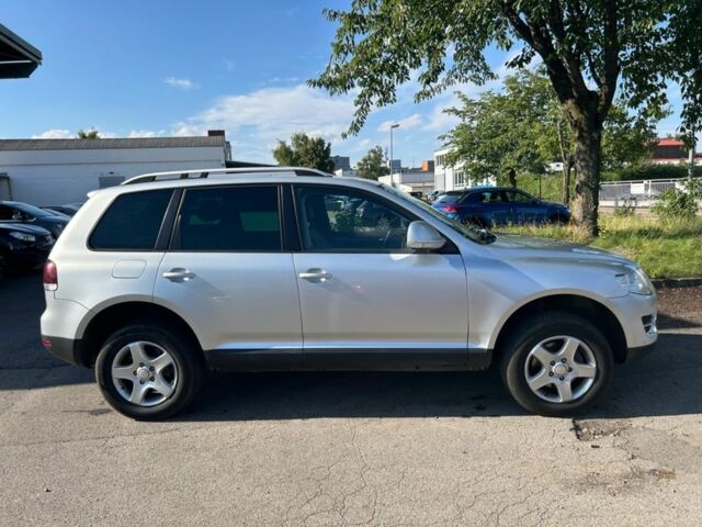 Сірий Фольксваген Туарег, об'ємом двигуна 3 л та пробігом 287 тис. км за 3321 $, фото 3 на Automoto.ua