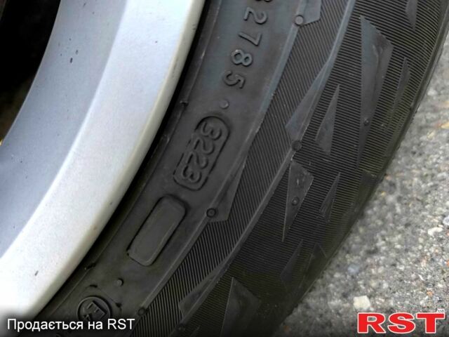 Сірий Фольксваген Туарег, об'ємом двигуна 3 л та пробігом 327 тис. км за 10900 $, фото 2 на Automoto.ua