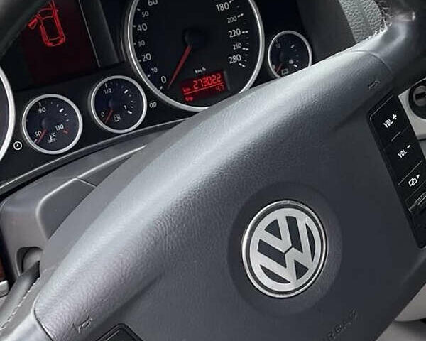 Серый Фольксваген Туарег, объемом двигателя 2.5 л и пробегом 273 тыс. км за 9500 $, фото 29 на Automoto.ua