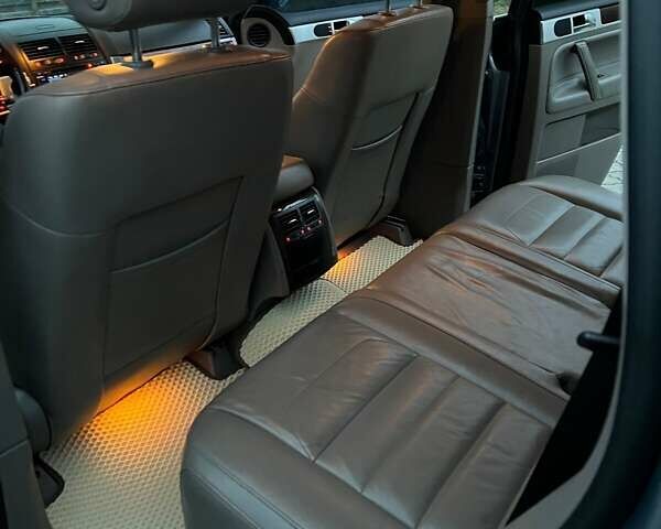 Серый Фольксваген Туарег, объемом двигателя 2.97 л и пробегом 351 тыс. км за 9000 $, фото 8 на Automoto.ua