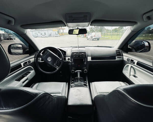 Сірий Фольксваген Туарег, об'ємом двигуна 3 л та пробігом 281 тис. км за 11999 $, фото 17 на Automoto.ua