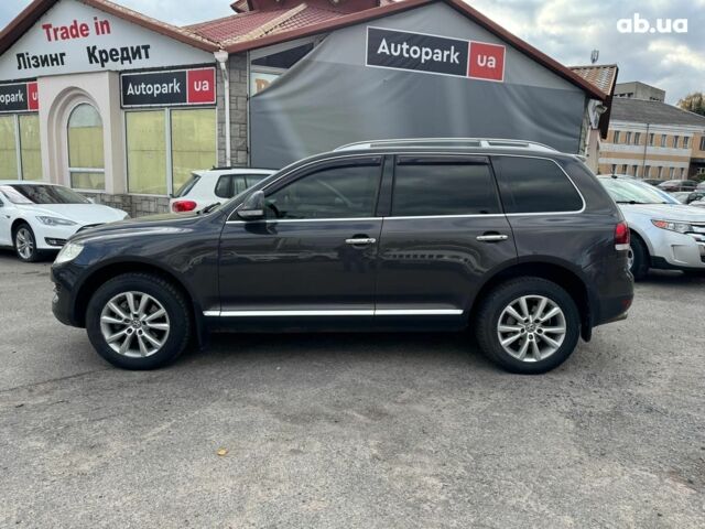 Серый Фольксваген Туарег, объемом двигателя 3 л и пробегом 400 тыс. км за 11890 $, фото 9 на Automoto.ua