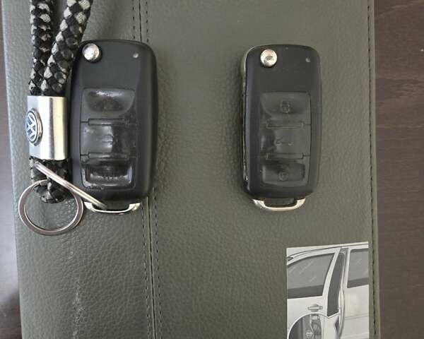 Серый Фольксваген Туарег, объемом двигателя 3 л и пробегом 266 тыс. км за 14000 $, фото 30 на Automoto.ua