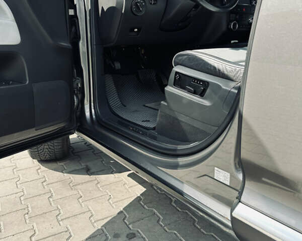 Сірий Фольксваген Туарег, об'ємом двигуна 3 л та пробігом 281 тис. км за 11999 $, фото 35 на Automoto.ua