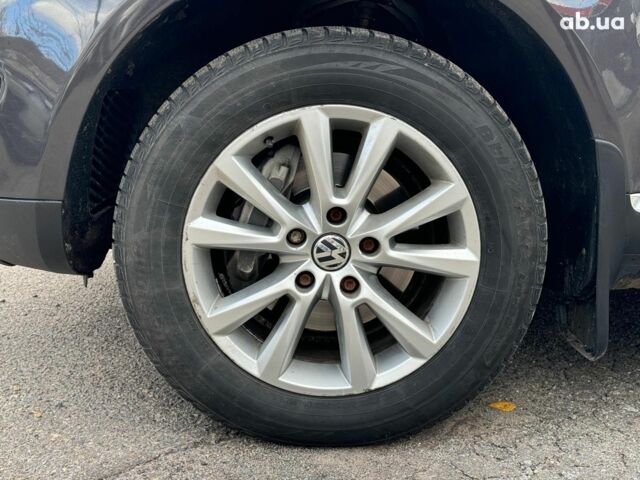 Серый Фольксваген Туарег, объемом двигателя 3 л и пробегом 400 тыс. км за 11890 $, фото 11 на Automoto.ua