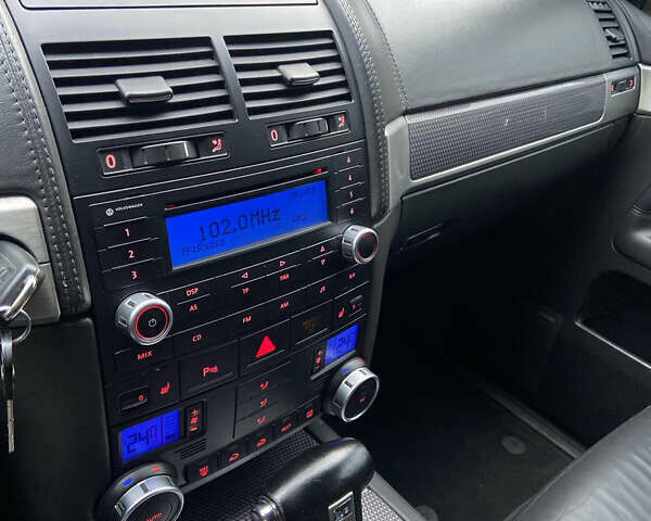 Серый Фольксваген Туарег, объемом двигателя 3 л и пробегом 236 тыс. км за 10500 $, фото 6 на Automoto.ua