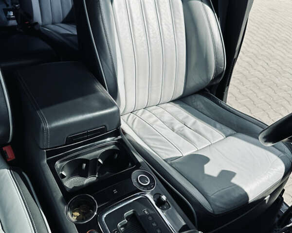 Сірий Фольксваген Туарег, об'ємом двигуна 3 л та пробігом 281 тис. км за 11999 $, фото 30 на Automoto.ua