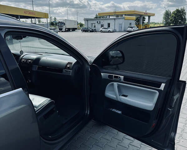 Сірий Фольксваген Туарег, об'ємом двигуна 3 л та пробігом 281 тис. км за 11999 $, фото 8 на Automoto.ua