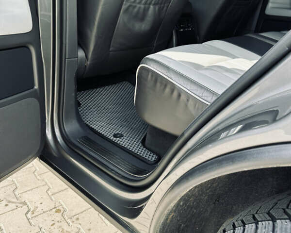 Сірий Фольксваген Туарег, об'ємом двигуна 3 л та пробігом 281 тис. км за 11999 $, фото 33 на Automoto.ua