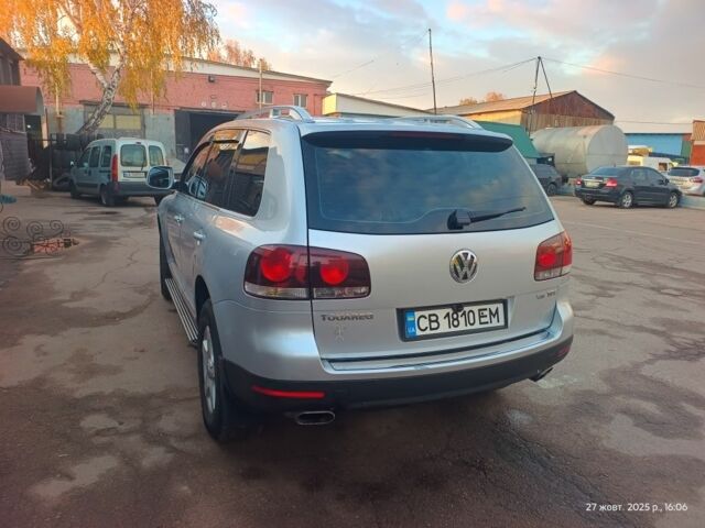 Серый Фольксваген Туарег, объемом двигателя 3 л и пробегом 360 тыс. км за 11500 $, фото 2 на Automoto.ua