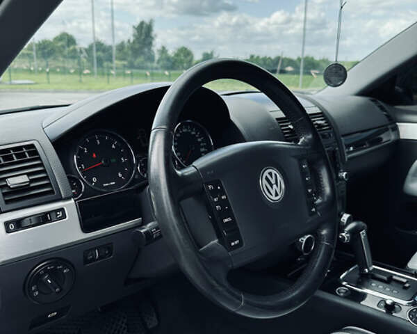 Сірий Фольксваген Туарег, об'ємом двигуна 3 л та пробігом 281 тис. км за 11999 $, фото 27 на Automoto.ua