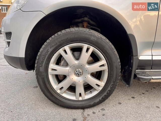 Сірий Фольксваген Туарег, об'ємом двигуна 3.6 л та пробігом 197 тис. км за 10700 $, фото 14 на Automoto.ua