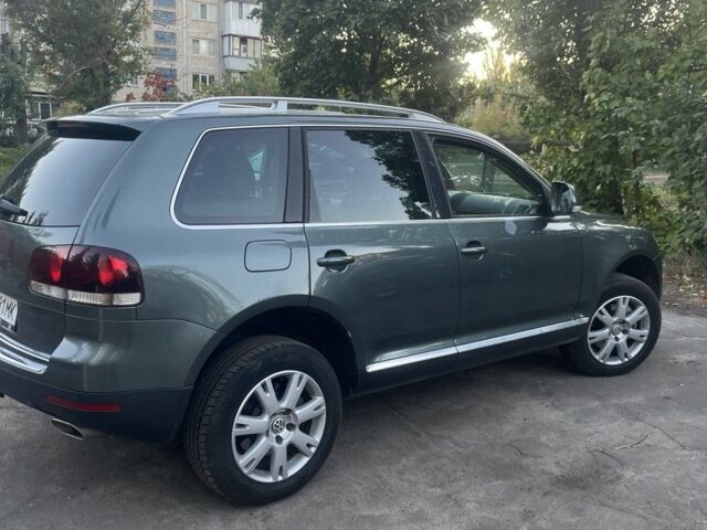 Серый Фольксваген Туарег, объемом двигателя 3 л и пробегом 362 тыс. км за 7500 $, фото 2 на Automoto.ua