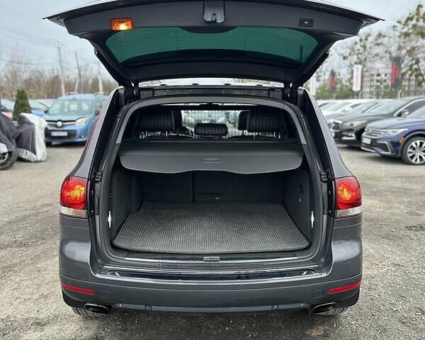 Сірий Фольксваген Туарег, об'ємом двигуна 2.97 л та пробігом 285 тис. км за 13400 $, фото 11 на Automoto.ua